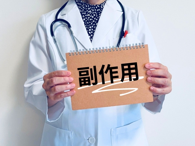 マンジャロの副作用として起こりやすい吐き気や消化器症状を説明する図